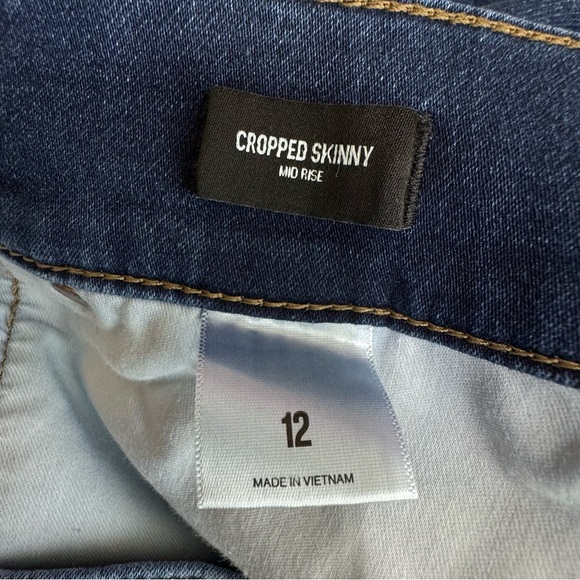 Express Women’s Dark Wash Mid Rise Cropped Skinny Jeans - Picture 6 of 7